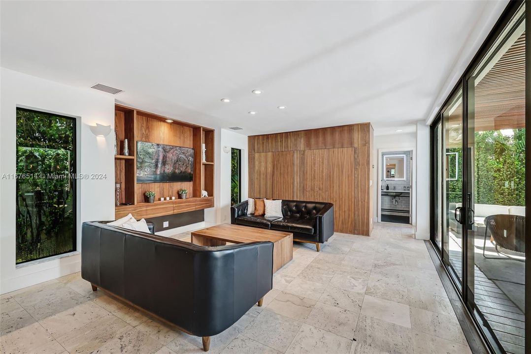 For Sale: $3,495,000 (4 beds, 4 baths, 3080 Square Feet)