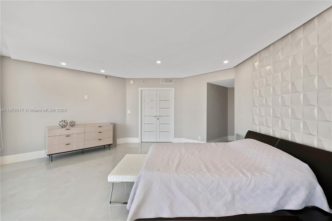 En Venta: $1,195,000 (3 camas, 2 baños, 2470 Pies cuadrados)