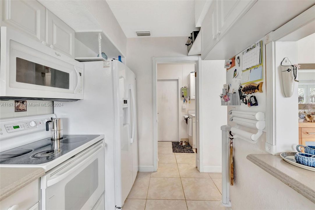 For Sale: $949,000 (2 beds, 2 baths, 1356 Square Feet)