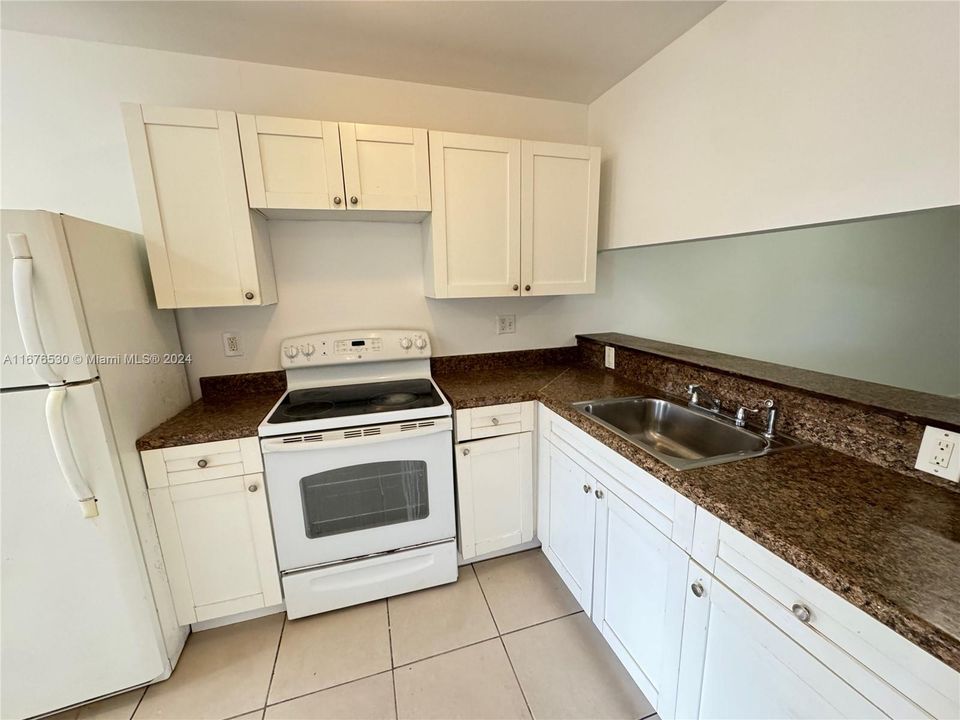 For Rent: $1,600 (2 beds, 1 baths, 720 Square Feet)