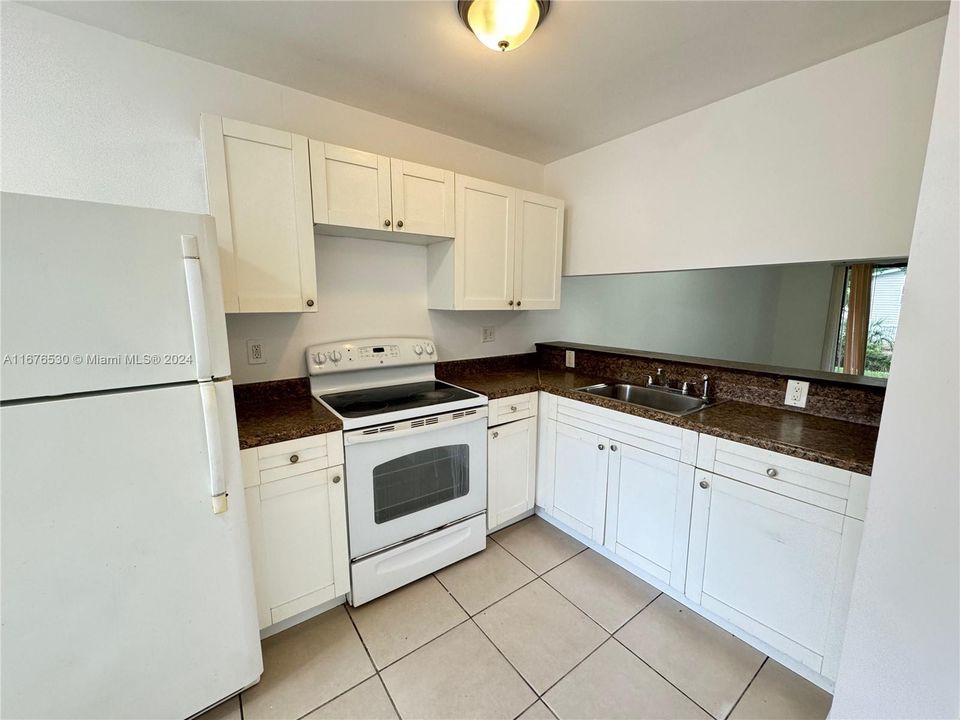 For Rent: $1,600 (2 beds, 1 baths, 720 Square Feet)