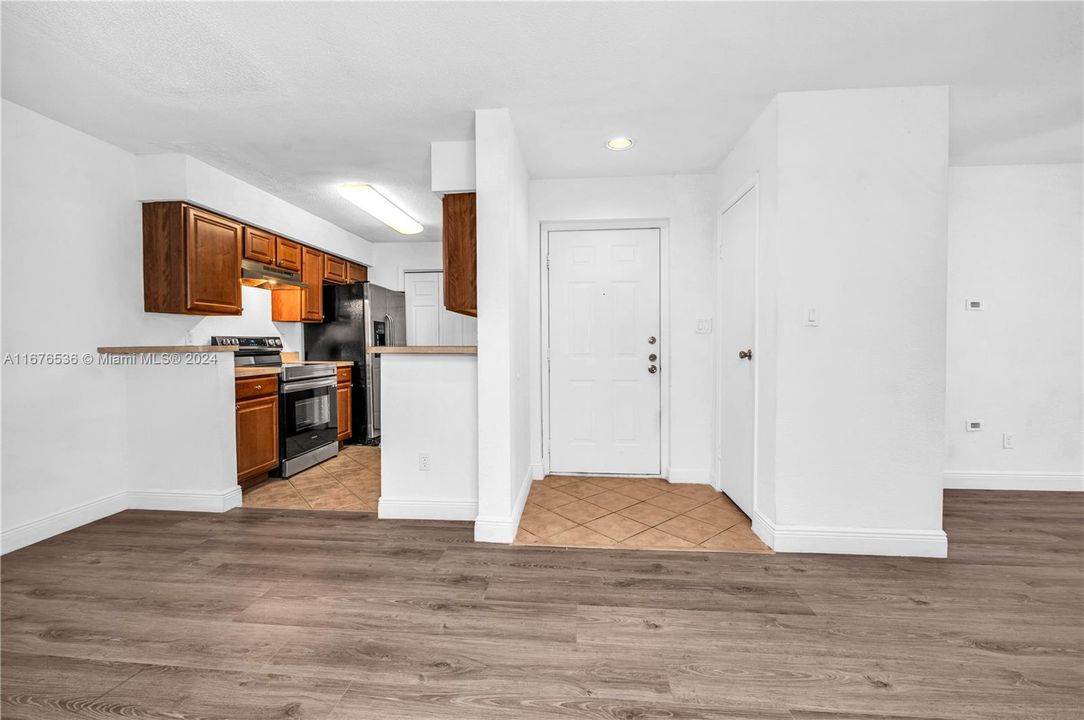 For Sale: $215,000 (2 beds, 1 baths, 980 Square Feet)