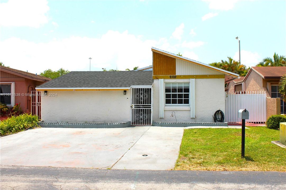 For Sale: $525,000 (3 beds, 2 baths, 1138 Square Feet)