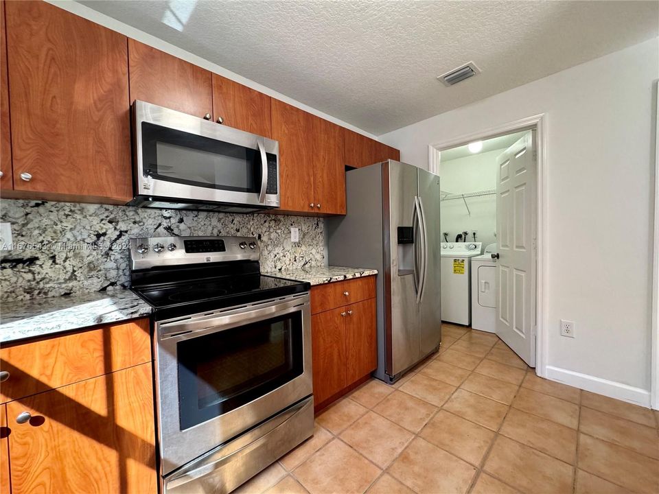 For Rent: $3,000 (2 beds, 2 baths, 1150 Square Feet)