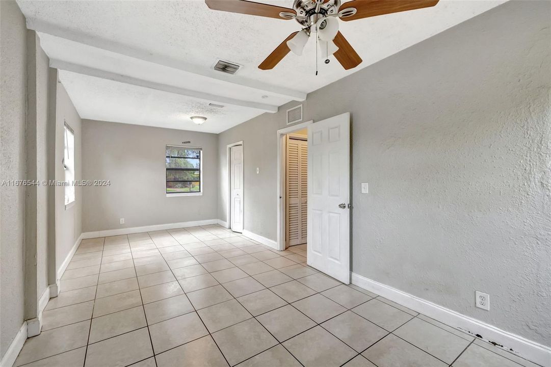 For Sale: $329,900 (3 beds, 2 baths, 1221 Square Feet)