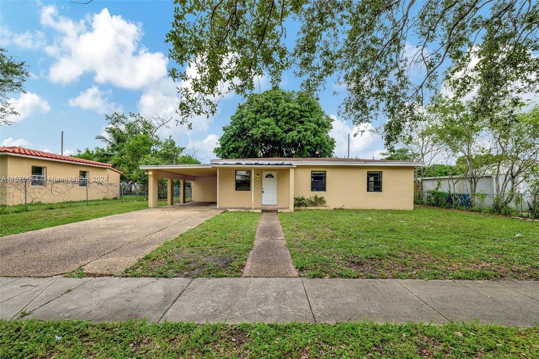 For Sale: $329,900 (3 beds, 2 baths, 1221 Square Feet)