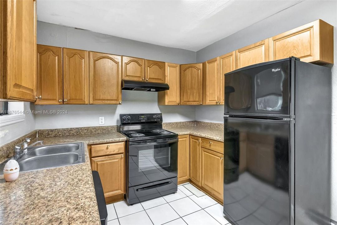 For Sale: $329,900 (3 beds, 2 baths, 1221 Square Feet)