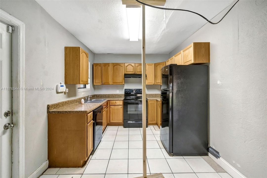 For Sale: $329,900 (3 beds, 2 baths, 1221 Square Feet)