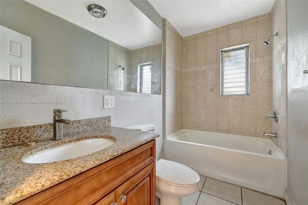 For Sale: $329,900 (3 beds, 2 baths, 1221 Square Feet)