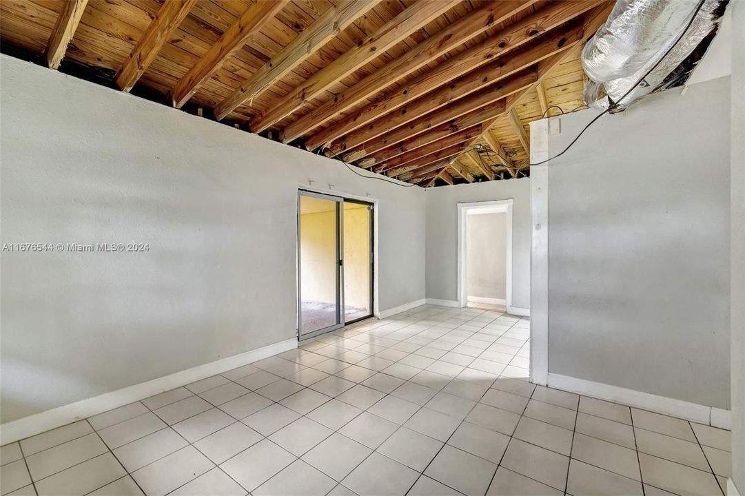 For Sale: $329,900 (3 beds, 2 baths, 1221 Square Feet)