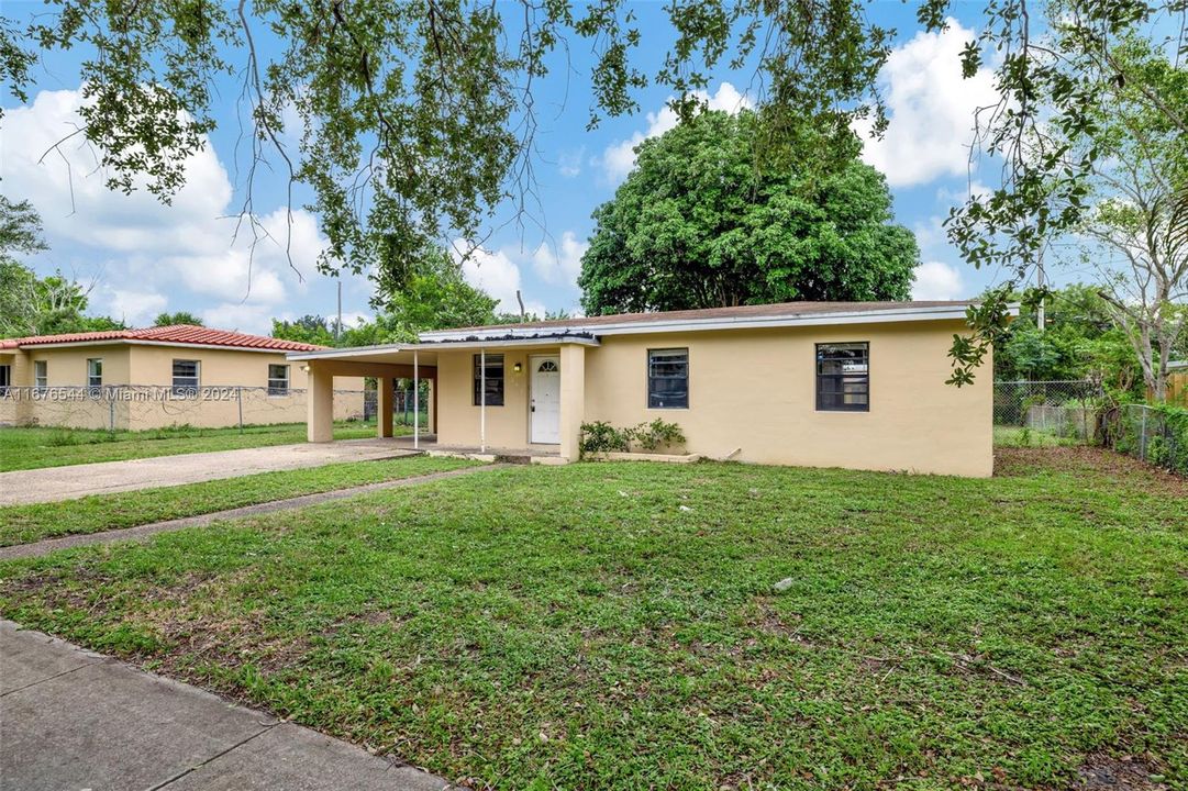 For Sale: $329,900 (3 beds, 2 baths, 1221 Square Feet)