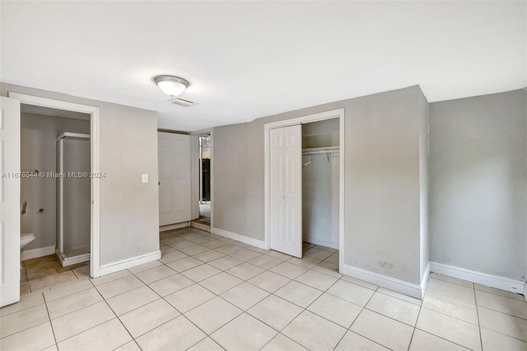 For Sale: $329,900 (3 beds, 2 baths, 1221 Square Feet)