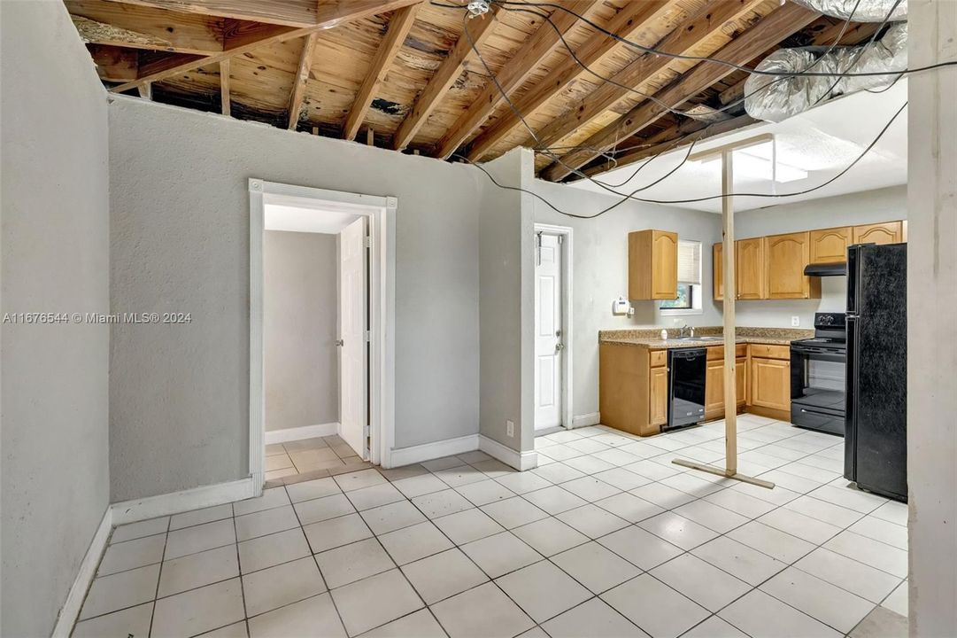 For Sale: $329,900 (3 beds, 2 baths, 1221 Square Feet)