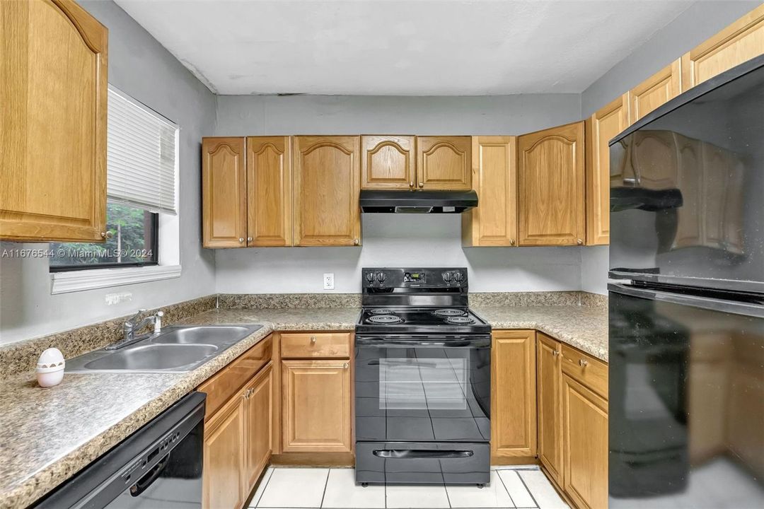 For Sale: $329,900 (3 beds, 2 baths, 1221 Square Feet)