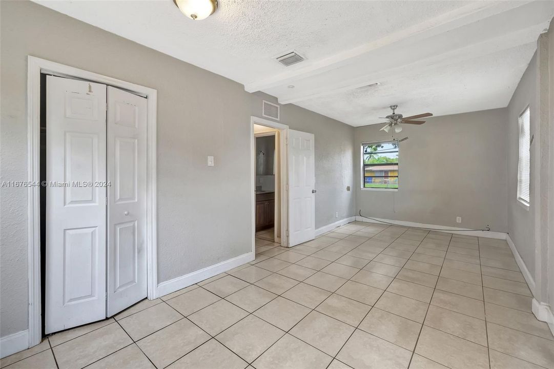 For Sale: $329,900 (3 beds, 2 baths, 1221 Square Feet)