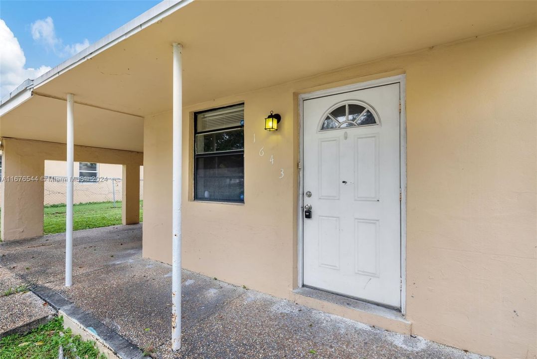 For Sale: $329,900 (3 beds, 2 baths, 1221 Square Feet)