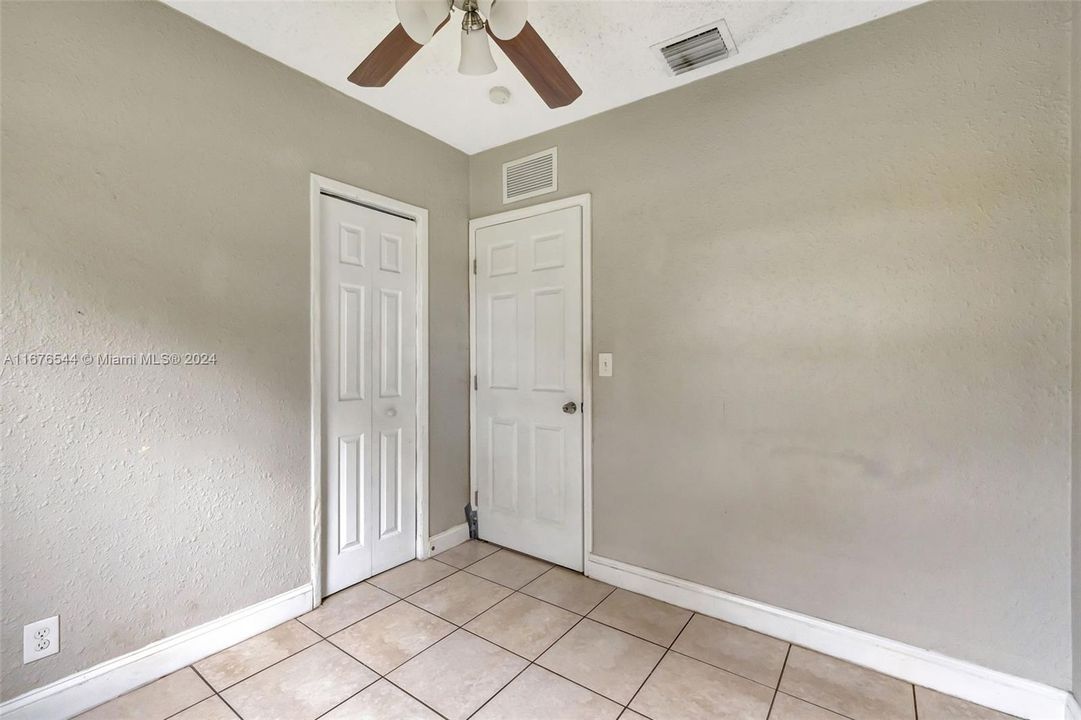 For Sale: $329,900 (3 beds, 2 baths, 1221 Square Feet)