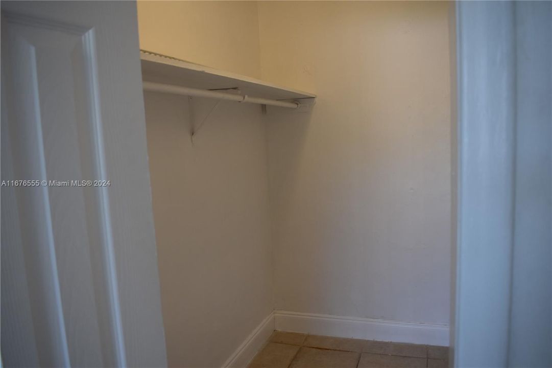 For Rent: $1,500 (1 beds, 1 baths, 2911 Square Feet)