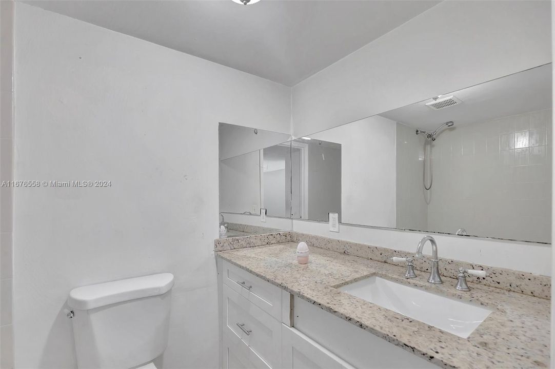 For Sale: $279,900 (2 beds, 2 baths, 970 Square Feet)