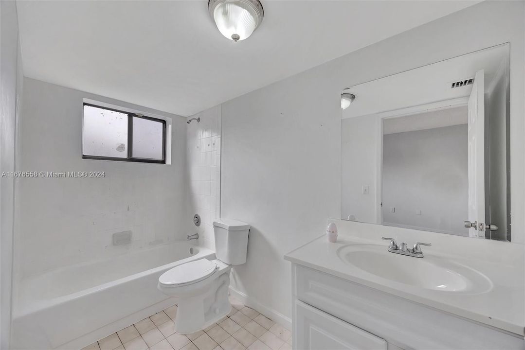 For Sale: $279,900 (2 beds, 2 baths, 970 Square Feet)