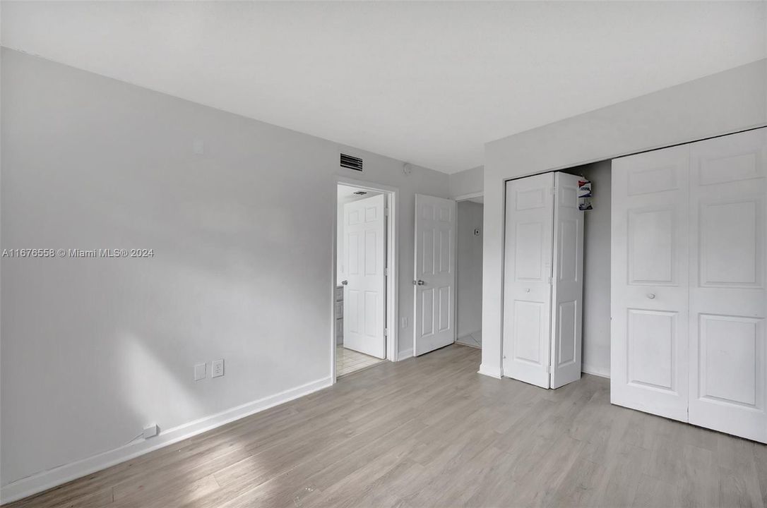 For Sale: $279,900 (2 beds, 2 baths, 970 Square Feet)