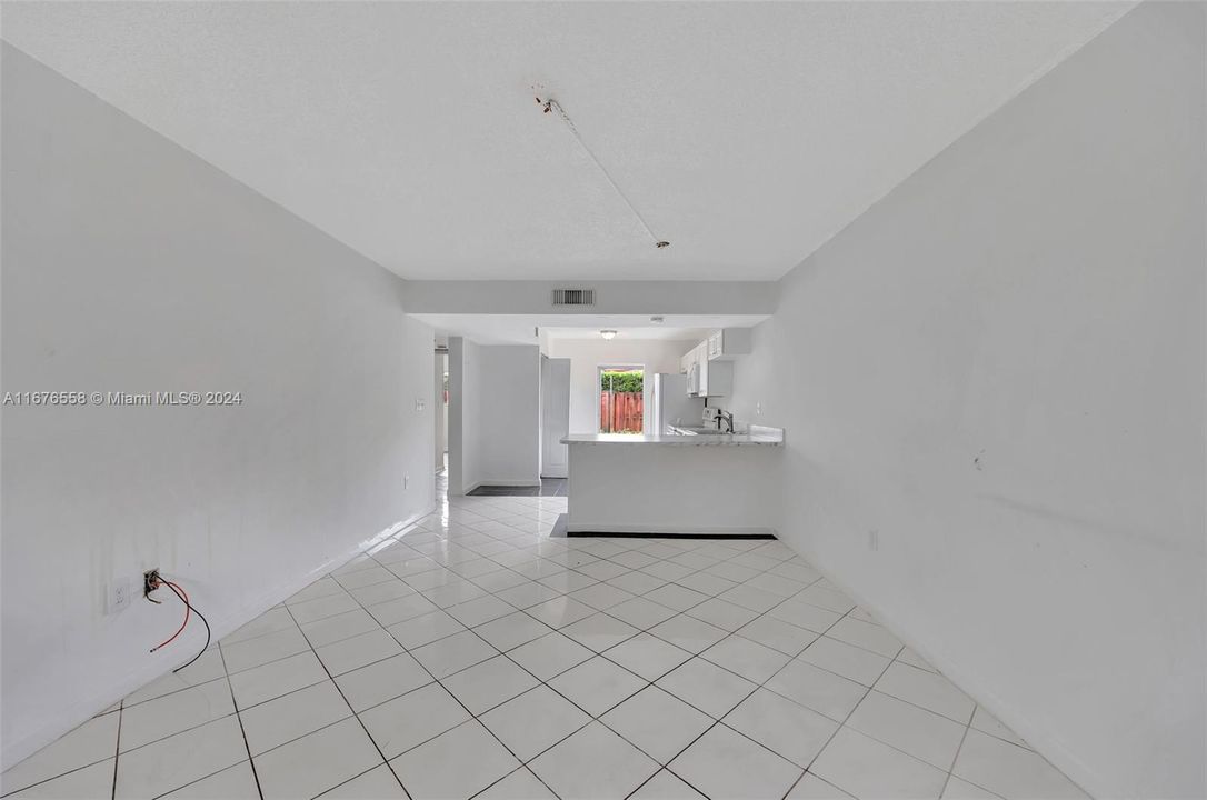 For Sale: $279,900 (2 beds, 2 baths, 970 Square Feet)