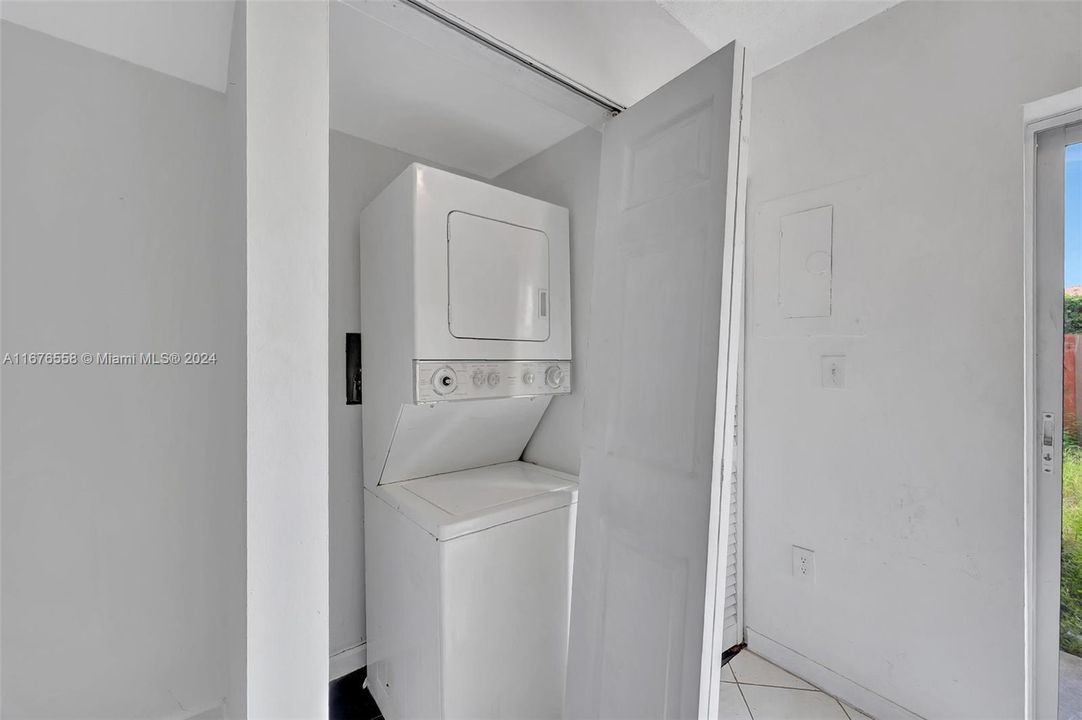 For Sale: $279,900 (2 beds, 2 baths, 970 Square Feet)