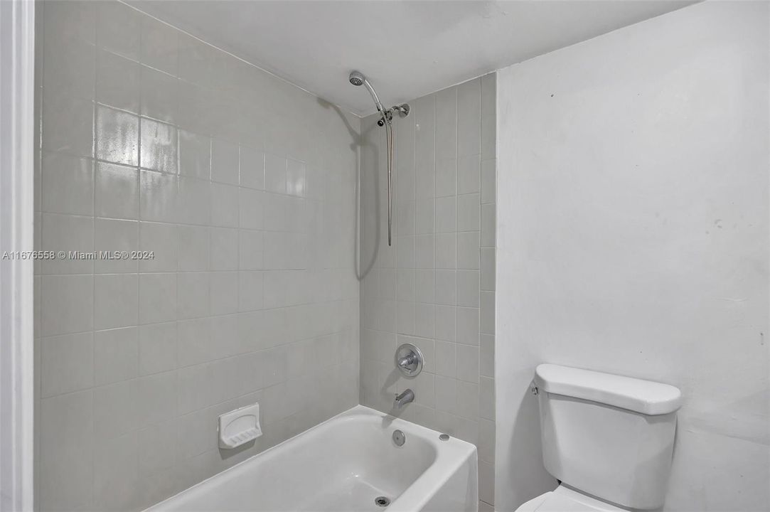 For Sale: $279,900 (2 beds, 2 baths, 970 Square Feet)