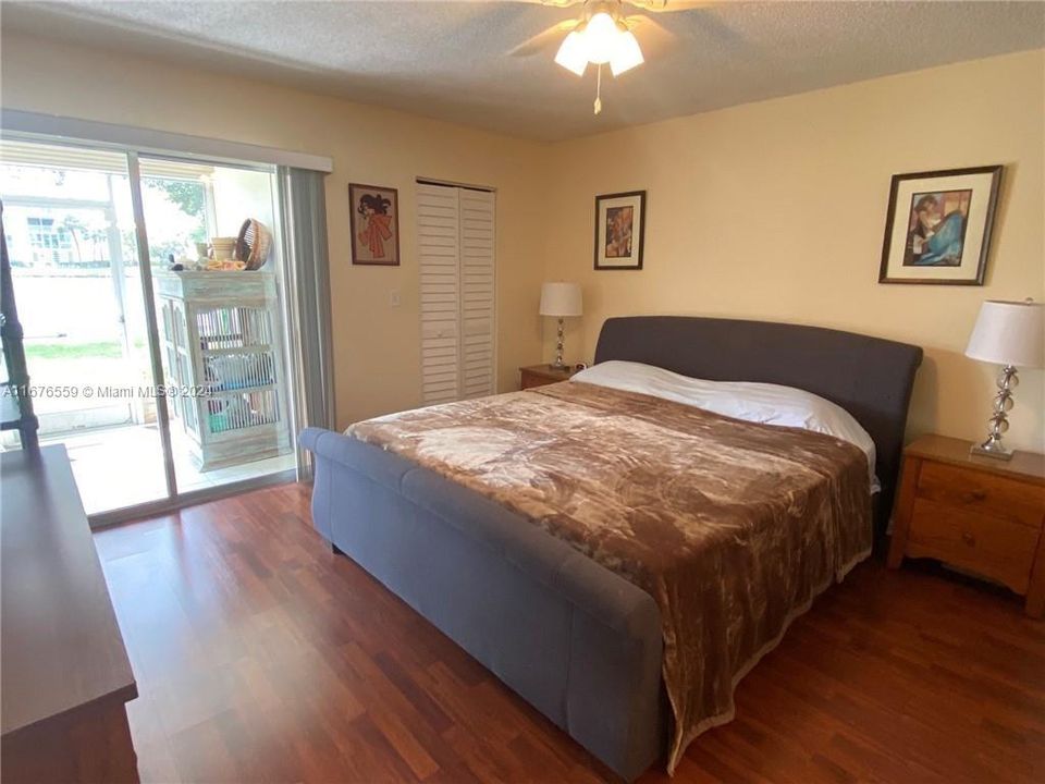 For Sale: $195,000 (2 beds, 2 baths, 1002 Square Feet)