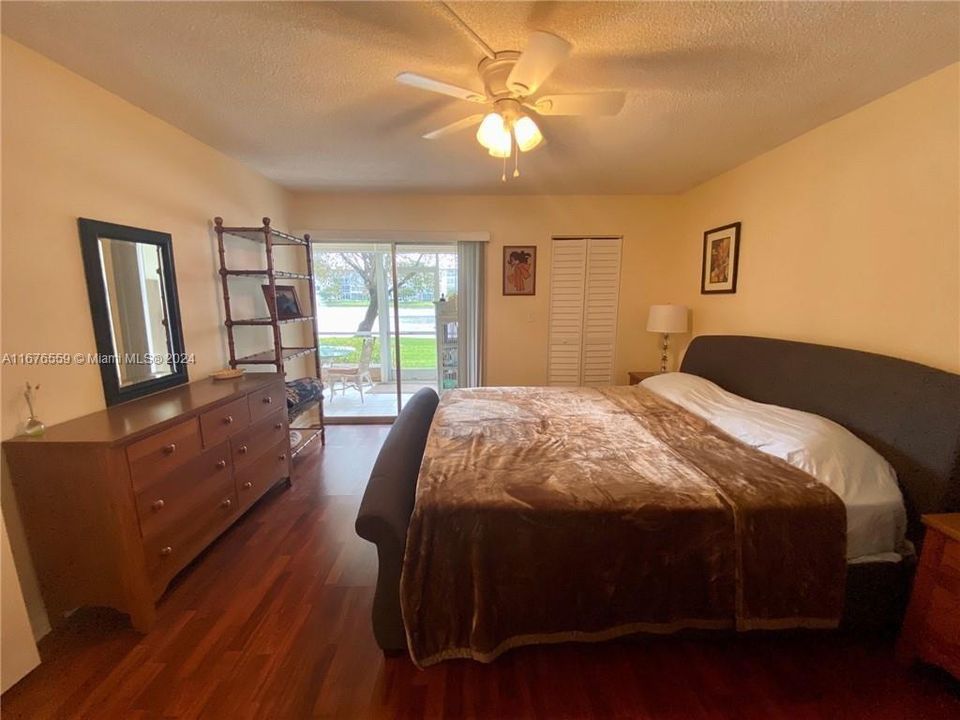 For Sale: $195,000 (2 beds, 2 baths, 1002 Square Feet)