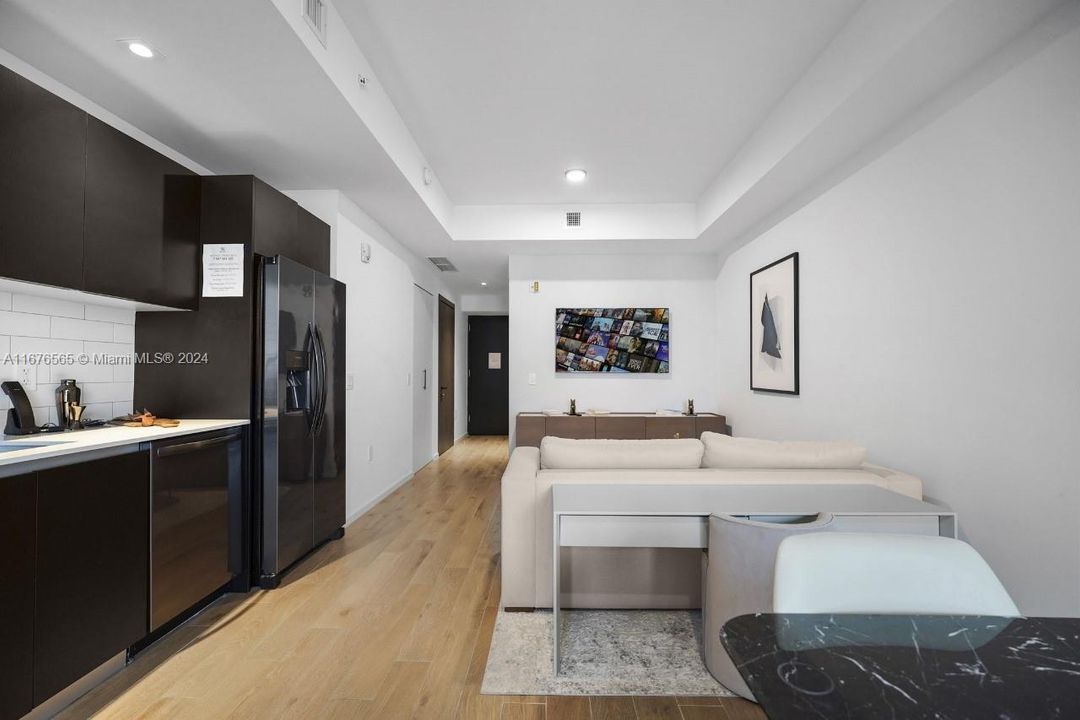 For Sale: $965,000 (1 beds, 2 baths, 665 Square Feet)