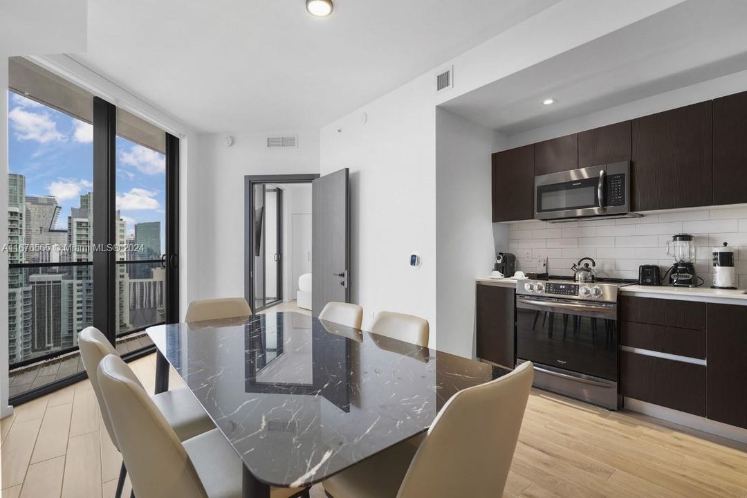 For Sale: $965,000 (1 beds, 2 baths, 665 Square Feet)