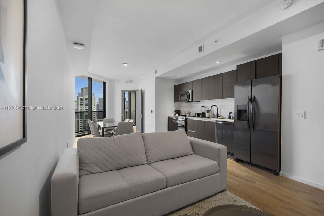 For Sale: $965,000 (1 beds, 2 baths, 665 Square Feet)