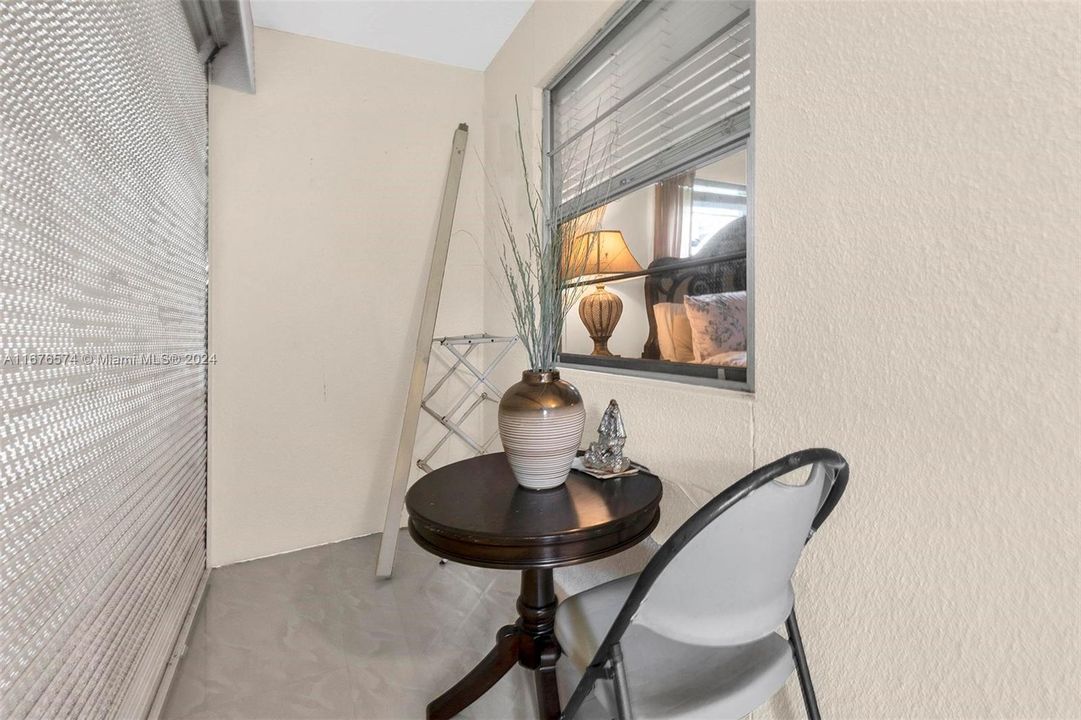 For Sale: $174,999 (2 beds, 1 baths, 954 Square Feet)