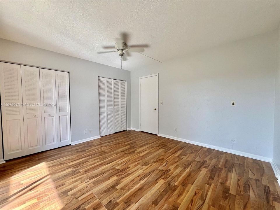 For Sale: $129,000 (1 beds, 1 baths, 685 Square Feet)