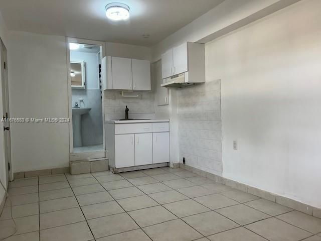 For Rent: $1,100 (0 beds, 1 baths, 300 Square Feet)