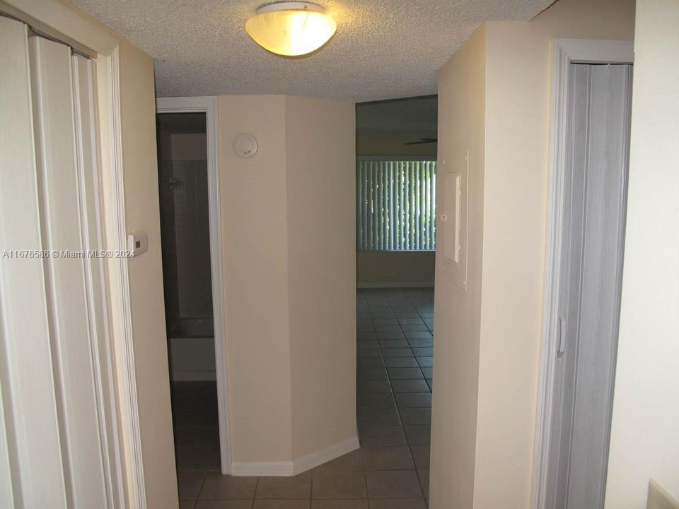 For Sale: $193,500 (2 beds, 2 baths, 768 Square Feet)