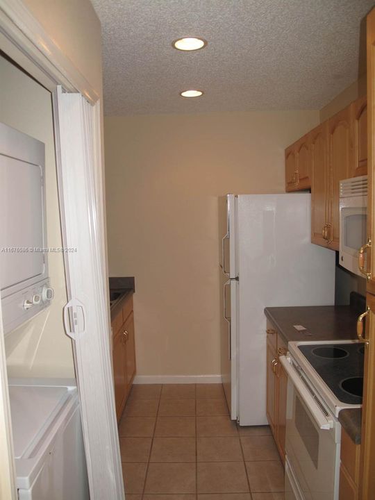 For Sale: $193,500 (2 beds, 2 baths, 768 Square Feet)