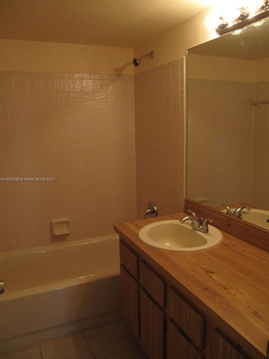 For Sale: $193,500 (2 beds, 2 baths, 768 Square Feet)