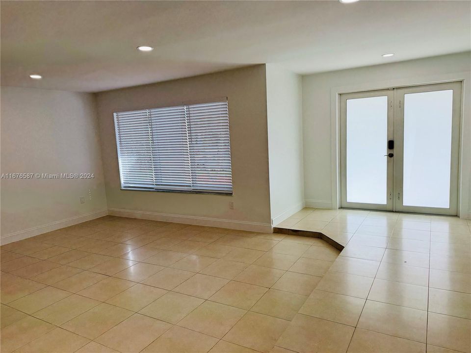 For Rent: $4,650 (3 beds, 2 baths, 1944 Square Feet)