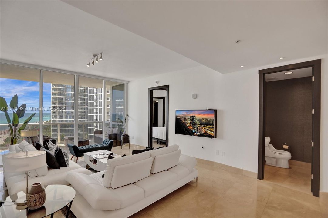 For Sale: $1,590,000 (2 beds, 2 baths, 1389 Square Feet)