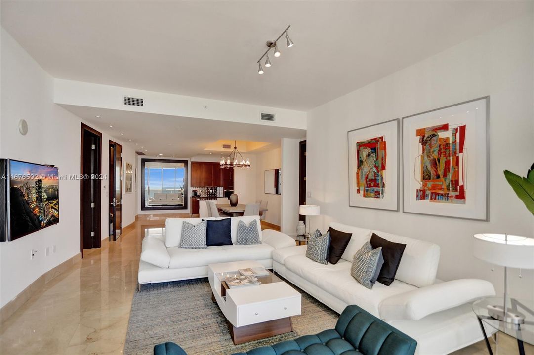 For Sale: $1,590,000 (2 beds, 2 baths, 1389 Square Feet)