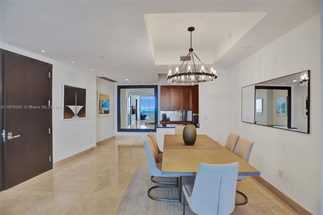 For Sale: $1,590,000 (2 beds, 2 baths, 1389 Square Feet)