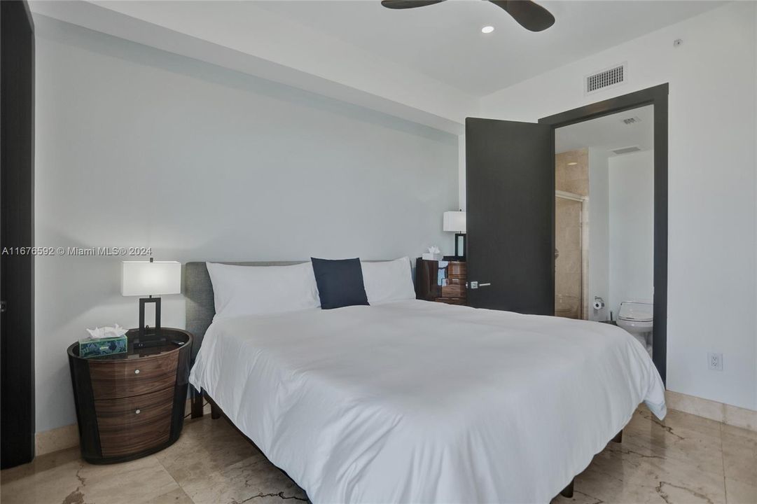 For Sale: $1,590,000 (2 beds, 2 baths, 1389 Square Feet)