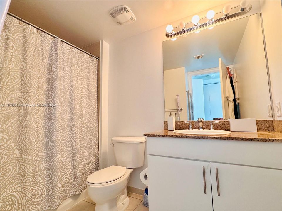 For Sale: $375,000 (2 beds, 2 baths, 888 Square Feet)