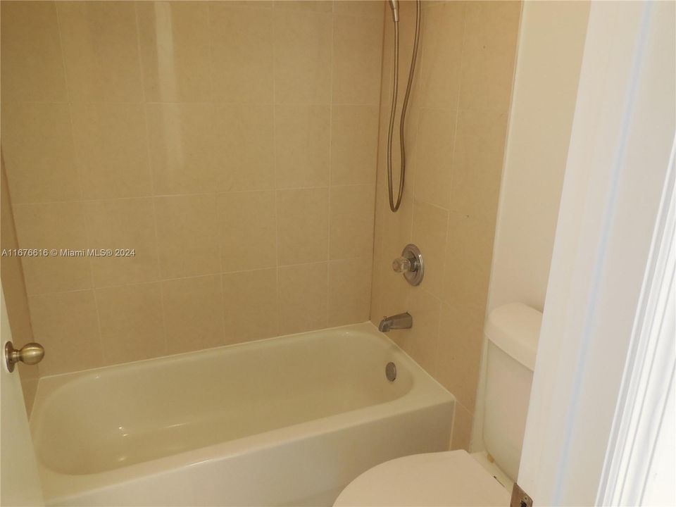 For Rent: $2,900 (2 beds, 2 baths, 1261 Square Feet)