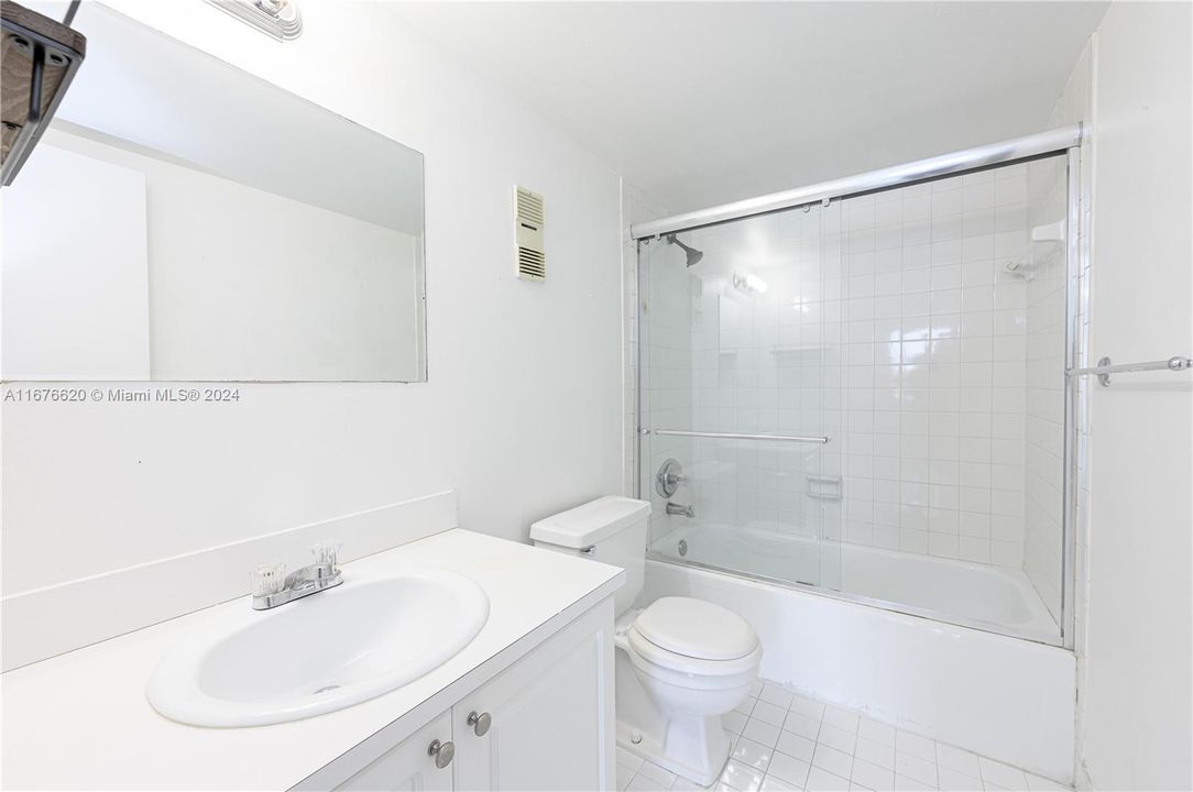 For Sale: $279,999 (2 beds, 2 baths, 1099 Square Feet)