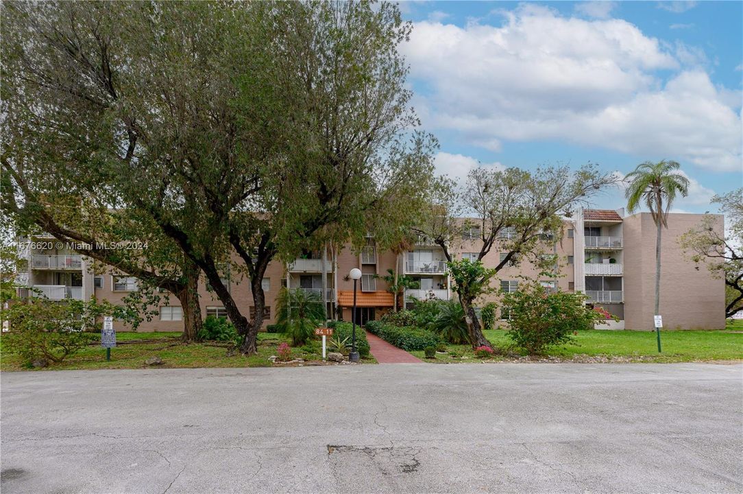 For Sale: $279,999 (2 beds, 2 baths, 1099 Square Feet)