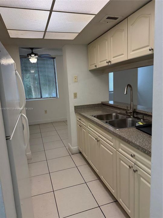 For Rent: $2,250 (2 beds, 2 baths, 1074 Square Feet)