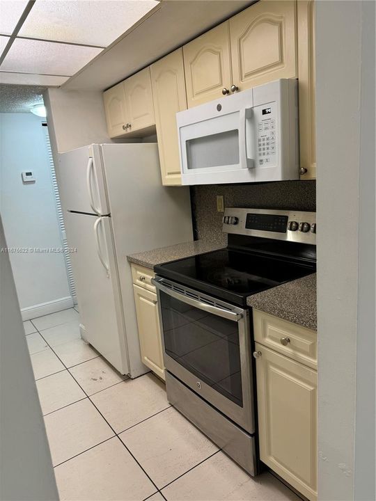 For Rent: $2,250 (2 beds, 2 baths, 1074 Square Feet)